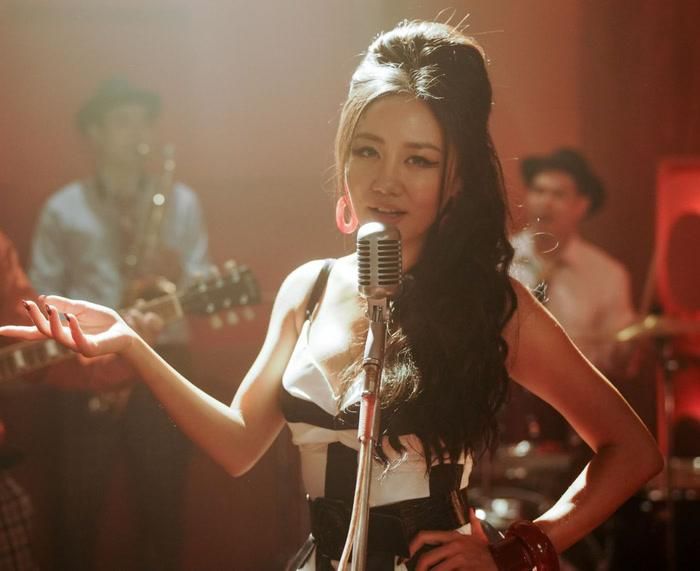 Nữ ca sĩ đảm nhận vai Julie Thanh Lan trong Mesdames Thanh Sắc. Ảnh: NSX
