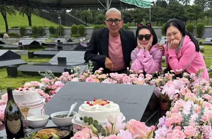 Gia đình đến nghĩa trang nhân dịp sinh nhật Từ Hy Viên. (Ảnh từ China Times)
