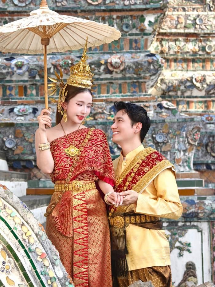 Việt Anh và Quỳnh Nga trong chuyến đi Thái Lan.