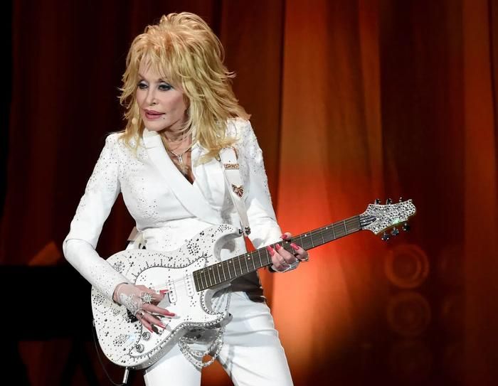 Gia đình Dolly Parton xảy ra những ồn ào sau khi cố ca sĩ qua đời.