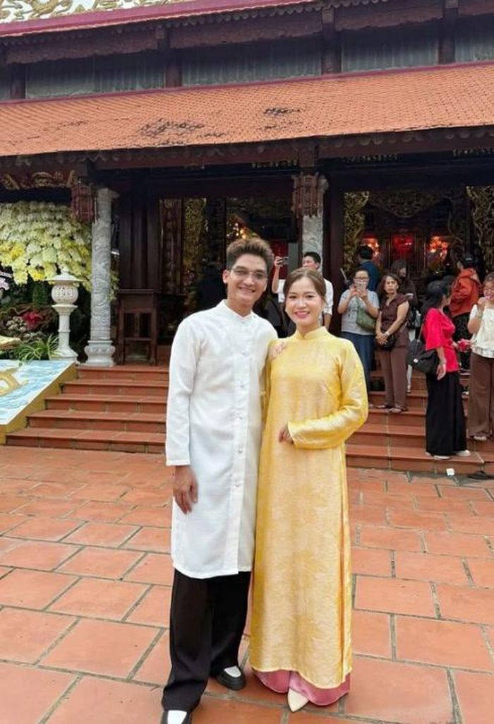 Mạc Văn Khoa có mối quan hệ đồng nghiệp thân thiết với vợ chồng Lâm Vỹ Dạ. Ảnh: FBNV
