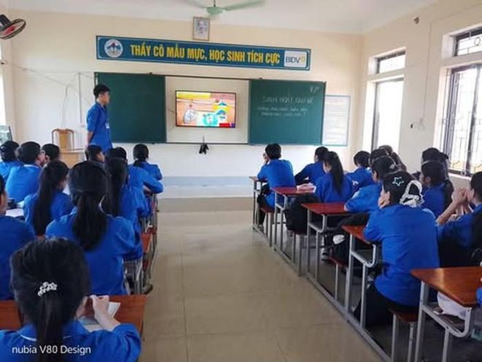 Học sinh THPT Hồng Lĩnh tham gia buổi sinh hoạt chuyên đề phòng, chống tác hại của thuốc lá và thuốc lá điện tử