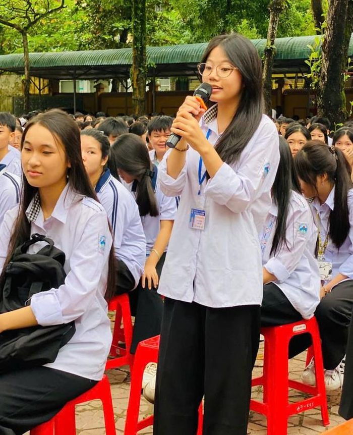 Học sinh tích cực tham gia phần giao lưu, hỏi đáp về phòng, chống tác hại của thuốc lá