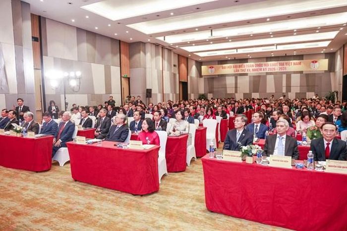 Bà Bùi Thị Minh Hoài - Ủy viên Bộ Chính trị, Bí thư Trung ương Đảng, Chủ tịch Ủy ban Trung ương MTTQ Việt Nam cùng đại biểu tham dự Đại hội