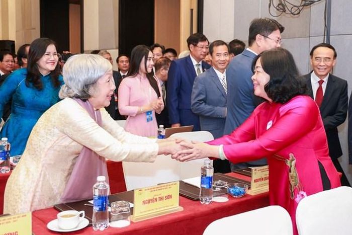 Bà Bùi Thị Minh Hoài - Ủy viên Bộ Chính trị, Bí thư Trung ương Đảng, Chủ tịch Ủy ban Trung ương MTTQ Việt Nam cùng đại biểu tham dự Đại hội