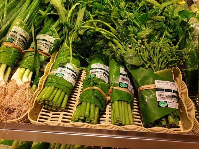 Các bó rau được buộc bằng dây chuối tự nhiên. Ảnh: Perfecthomes