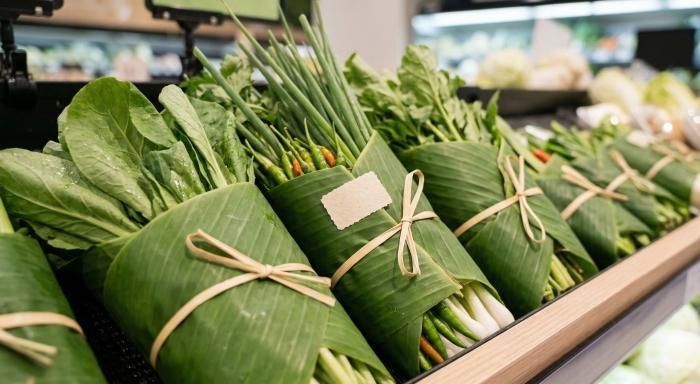 Các bó rau xanh gói lá chuối khá đẹp. Ảnh: Perfecthomes