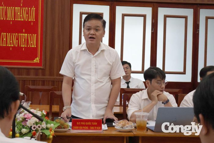 Ông Phù Quốc Tuấn, Chánh Văn phòng TAND TP.HCM phát biểu.