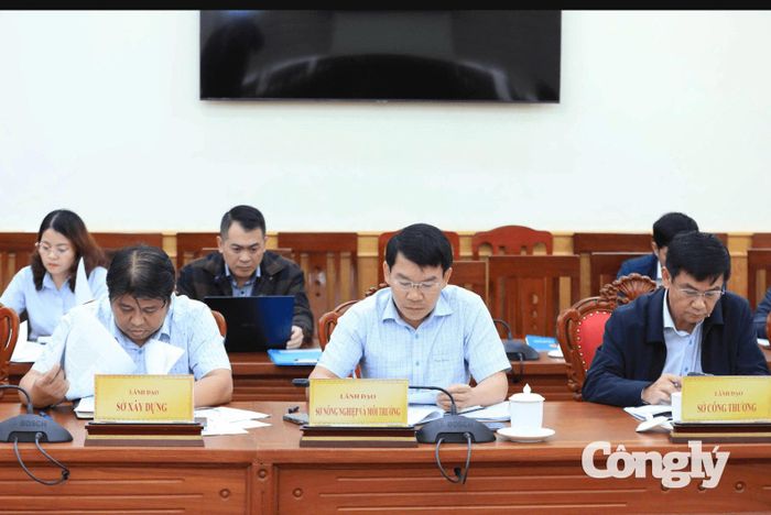 Đại diện các sở, ngành tham gia buổi làm việc