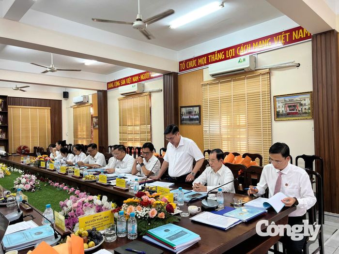 Các đơn vị thuộc cụm thi đua số IV trình bày tại hội nghị