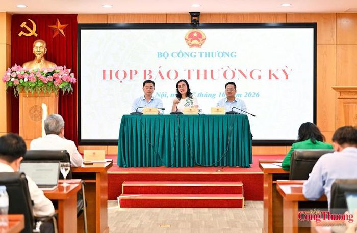 Quang cảnh họp báo.