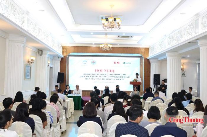 Toàn cảnh hội nghị.