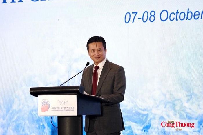 TS. Nguyễn Hùng Sơn, Giám đốc Học viện Ngoại giao phát biểu.
