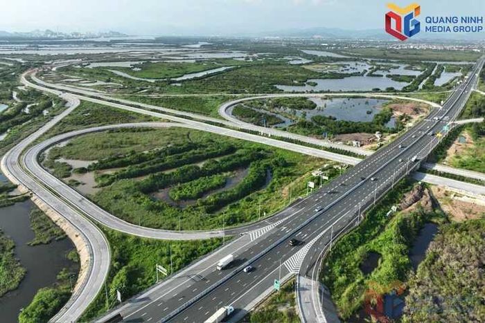 Hệ thống giao thông TP. Quảng Ninh đổi mới từng ngày. Ảnh: Quang Ninh Media Group