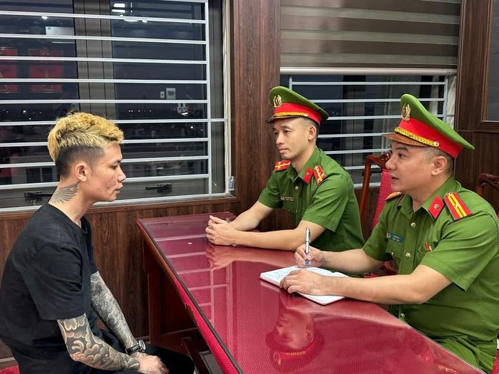 Đối tượng Hoàng Ngọc Cường, chủ quán karaoke Hoàng Gia làm việc tại cơ quan Công an. Ảnh: Công an tỉnh Thanh Hóa cung cấp
