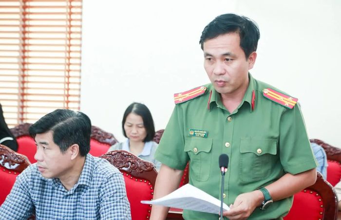 Đại diện Công an tỉnh phát biểu ý kiến tại hội nghị.