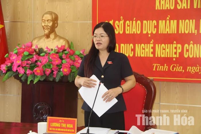 Phó Trưởng Đoàn ĐBQH tỉnh Lương Thị Hoa phát biểu tại buổi làm việc.