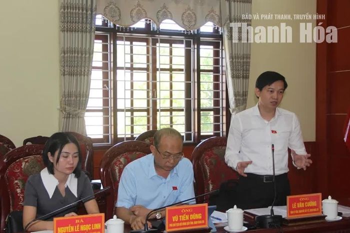 ĐBQH Lê Văn Cường phát biểu tại buổi làm việc.