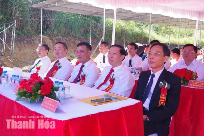 Các đại biểu dự lễ khởi công.