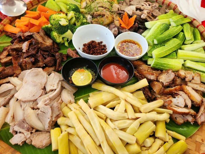 Những món ăn dân dã từ sản vật địa phương góp phần tạo nên trải nghiệm ẩm thực đặc sắc cho du khách. Ảnh: Nguyễn Thuấn