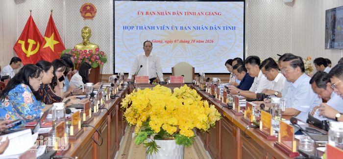 Quang cảnh phiên họp.