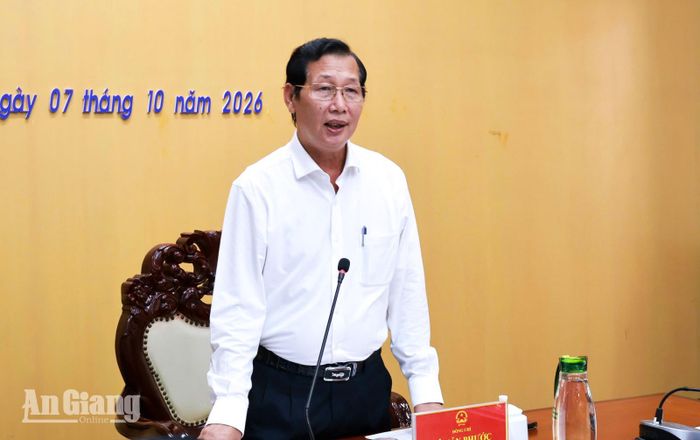 Phó Chủ tịch UBND tỉnh Lê Văn Phước phát biểu tại cuộc họp