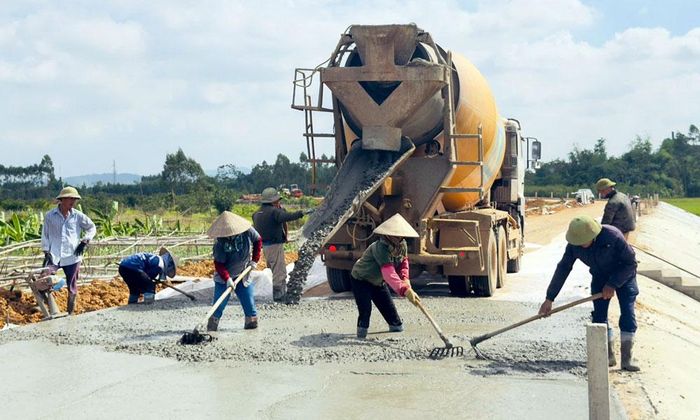 Nhờ người dân hiến đất, tuyến đê trên địa bàn tổ dân phố Liên Tân Xuân, phường Bố Hạ đã được triển khai cứng hóa.