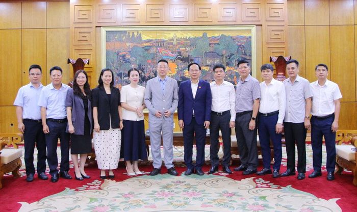  Các đại biểu chụp ảnh lưu niệm tại buổi gặp mặt. 