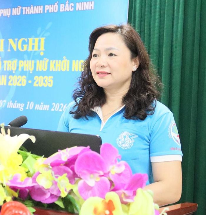  Đồng chí Vũ Thị An, Phó Chủ tịch Hội Liên hiệp Phụ nữ thành phố trình bày một số nội dung của Đề án 2415. 