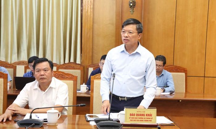  Phó Chủ tịch UBND thành phố Đào Quang Khải phát biểu tại hội nghị. 