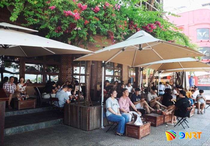 Khách trải nghiệm dịch vụ tại Lâu phai. Ảnh: ĐVCC