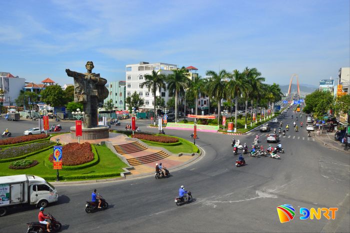 Đường Điện Biên Phủ đóng vai trò kết nối với cầu vượt Ngã ba Huế - quốc lộ 1 về hướng Bắc, đường Lê Duẩn và cầu Sông Hàn về hướng Đông. Ảnh: XUÂN SƠN