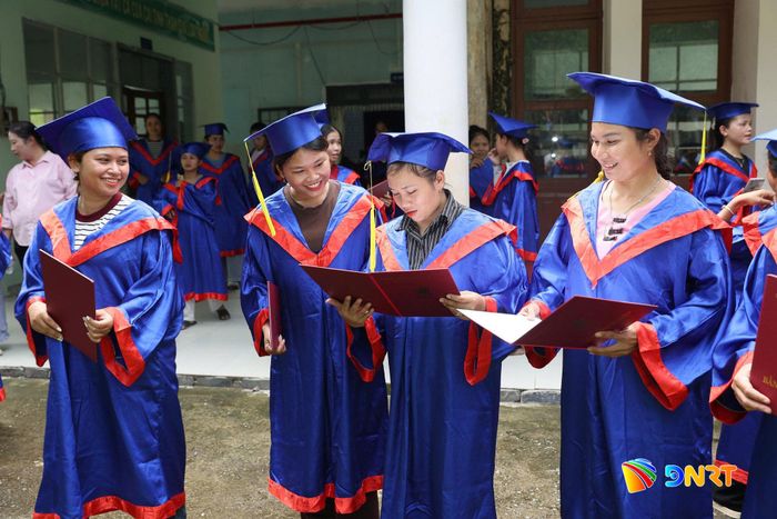 Sinh viên tốt nghiệp nghề may tại cơ sở đào tạo miền núi của Trường Cao đẳng Đà Nẵng. Ảnh: D.LỆ