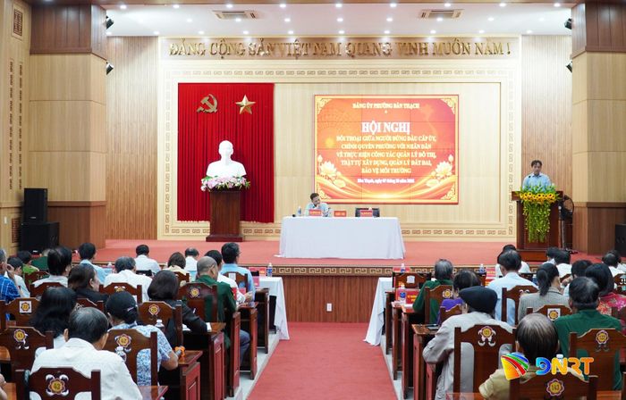 Quang cảnh buổi đối thoại. Ảnh: N.ĐOAN