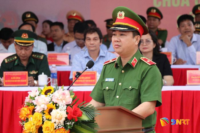 Thiếu tướng Dương Đức Hải, Cục trưởng Cục Cảnh sát phòng cháy, chữa cháy và cứu nạn, cứu hộ (Bộ Công an) phát biểu tại buổi thực tập. Ảnh: VINH ANH
