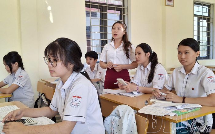 Buổi ôn luyện bồi dưỡng học sinh giỏi khối 9 của cô và trò Trường Tiểu học và THCS Thanh Trường.