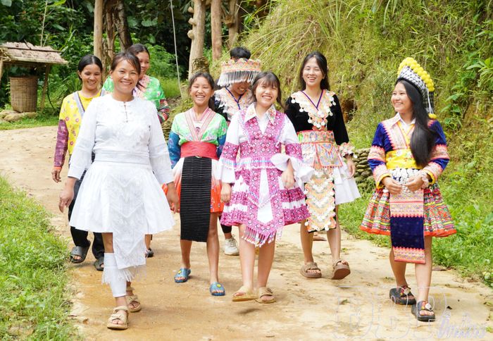 Thế hệ trẻ đồng bào dân tộc Mông tích cực giữ gìn văn hóa truyền thống, góp phần phát triển du lịch cộng đồng trên địa bàn tỉnh.