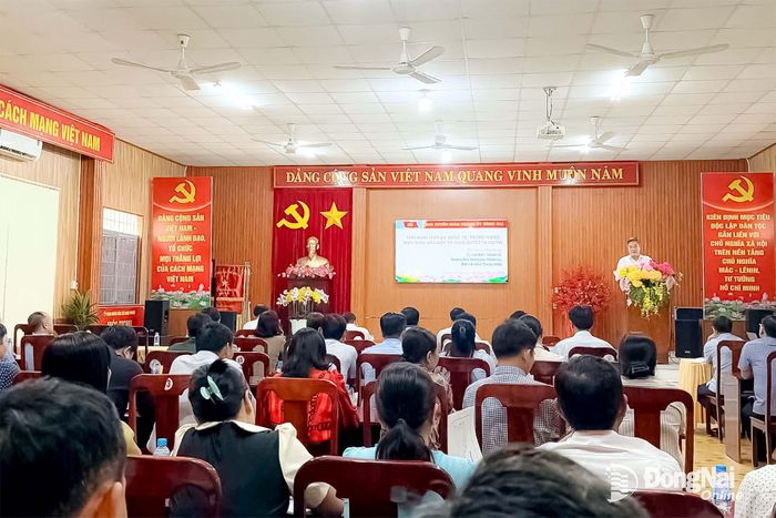 Quang cảnh Hội nghị nghiên cứu, học tập, quán triệt Nghị quyết số 06-NQ/TW tại xã Long Phước. Ảnh: Lê Sơn