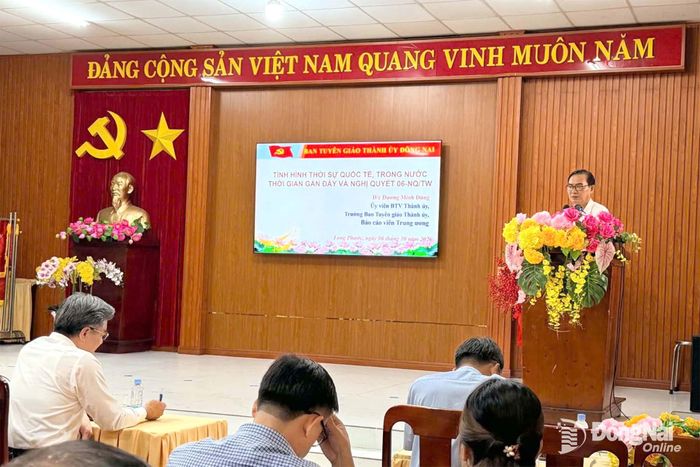 Đồng chí Dương Thúc Minh, Phó Bí thư Thường trực Đảng ủy xã Long Phước phát biểu tại hội nghị. Ảnh: Lê Sơn