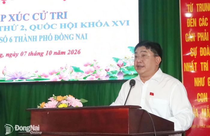 Đại biểu Quốc hội Phạm Văn Trinh báo cáo kết quả Kỳ họp không thường lệ thứ nhất; dự kiến nội dung, chương trình Kỳ họp thứ 2, Quốc hội khóa XVI. Ảnh: Quang Minh