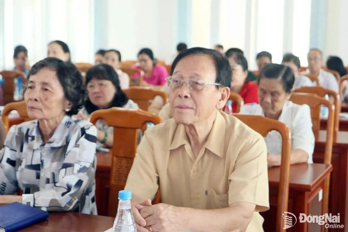 Các đại biểu tham dự hội nghị tại điểm cầu Hội Nông dân thành phố (phường Trấn Biên). Ảnh: Văn Truyên
