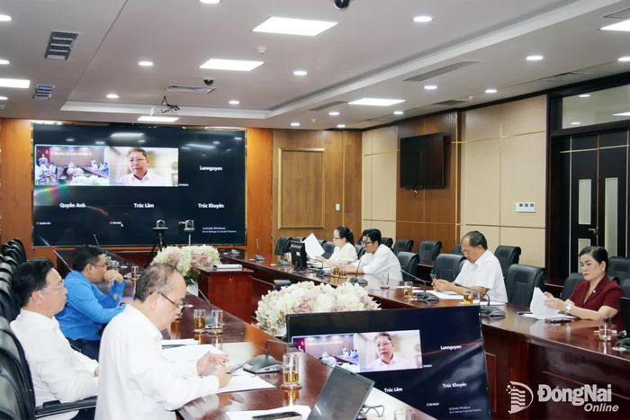Buổi làm việc được kết nối trực tuyến đến các đơn vị liên quan gồm: Cục Chuyển đổi số quốc gia (Bộ Khoa học và Công nghệ), Viện Sáng tạo và Chuyển đổi số (Liên hiệp các Hội Khoa học và Kỹ thuật Việt Nam - VUSTA). Ảnh: Hải Quân