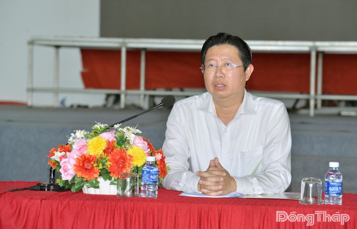 Đồng chí Huỳnh Minh Tuấn phát biểu tại buổi làm việc.