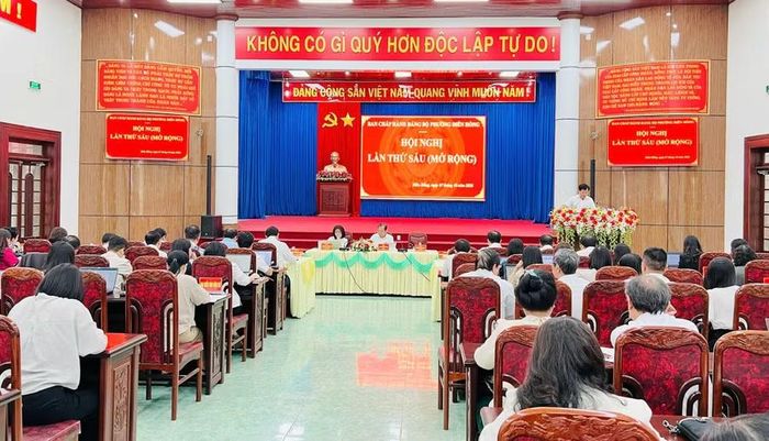  Trong 9 tháng đầu năm 2026, Đảng bộ phường Diên Hồng đã kết nạp 68 đảng viên mới. Ảnh: Đỗ Hằng 