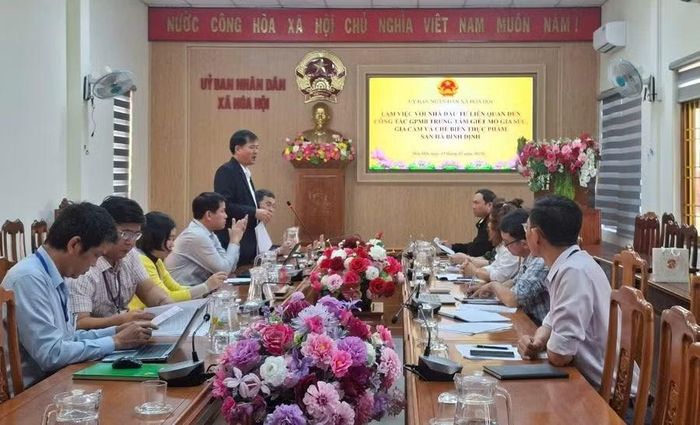 UBND xã Hòa Hội làm việc với nhà đầu tư liên quan đến công tác giải phóng mặt bằng Dự án Trung tâm giết mổ gia súc, gia cầm và chế biến thực phẩm San Hà Bình Định vào tháng 1-2026. Ảnh: UBND xã Hòa Hội