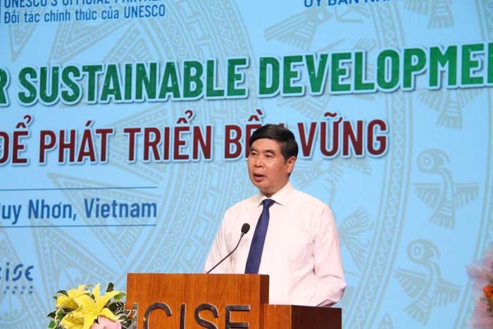  Phó Chủ tịch UBND tỉnh Lâm Hải Giang mong muốn Quy Nhơn không chỉ là nơi tổ chức các hội nghị khoa học chất lượng cao, mà còn trở thành điểm đến thường xuyên của các diễn đàn khoa học quốc tế. Ảnh: T.L 