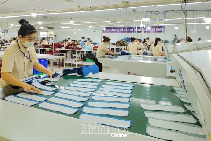 Hoạt động sản xuất tại Xí nghiệp May Khatoco.