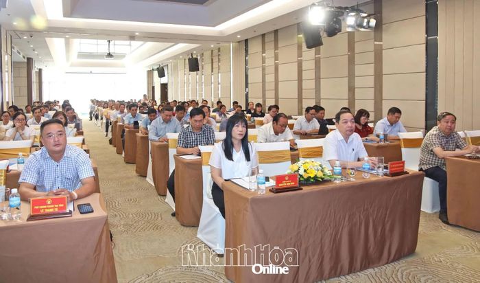 Các đại biểu và học viên tham dự hội nghị.