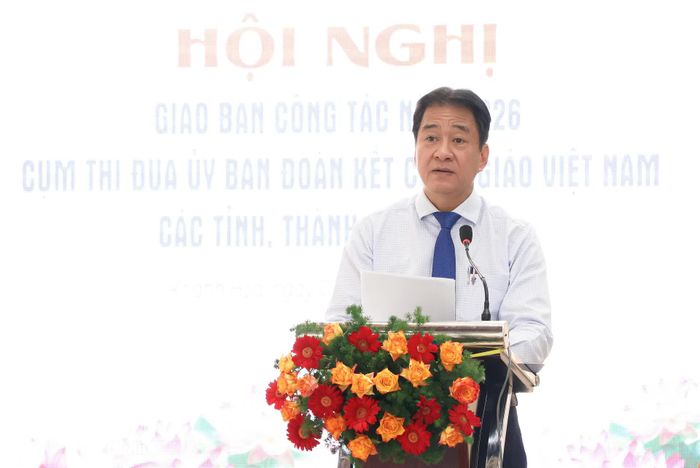 Phó Chủ tịch Thường trực UBND tỉnh Nguyễn Long Biên phát biểu tại hội nghị.