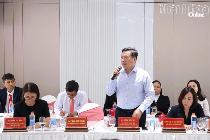 Lãnh đạo Ủy ban MTTQ Việt Nam tỉnh Đắk Lắk nêu ý kiến tại hội nghị.